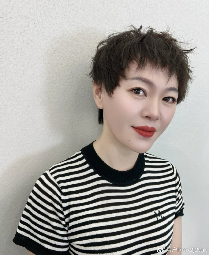 夏季短发来了,锯齿刘海很有辨识度,剪完大不一样