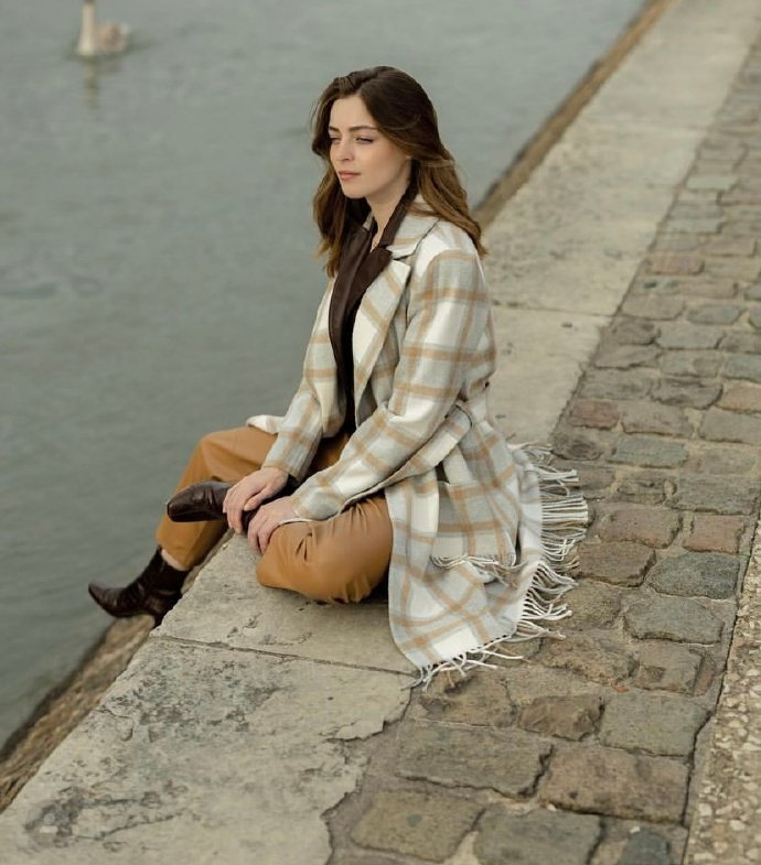 法国时尚博主camille自然简约松弛穿搭