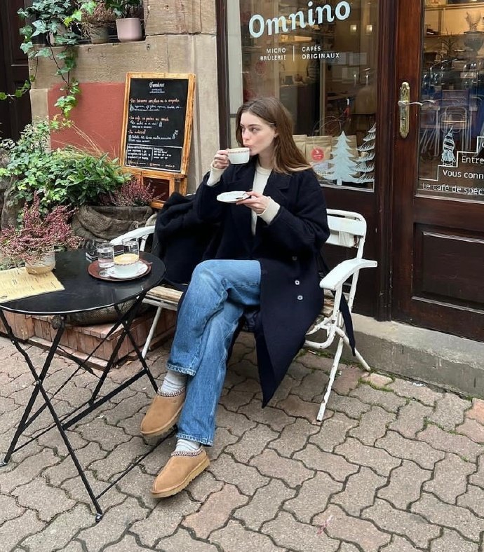 法国时尚博主camille自然简约松弛穿搭