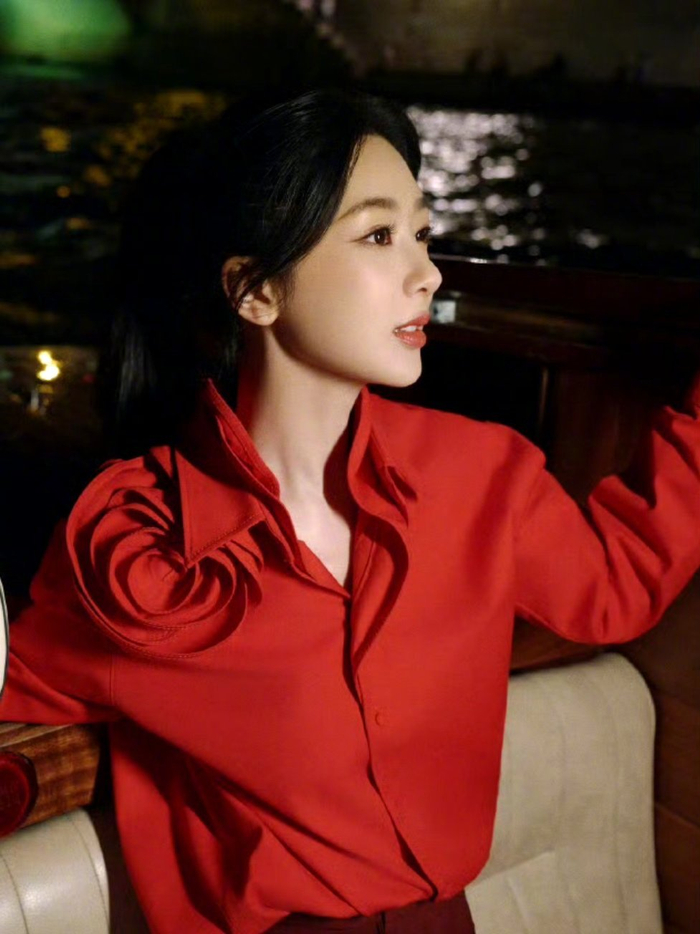 不愧是一番抗剧女王,杨紫和红色的适配度满分 671/ 9恭喜杨紫解锁新