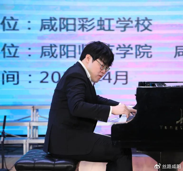 国际著名青年钢琴家咸阳彩虹学校杰出校友吴羽翀钢琴音乐会顺利举行