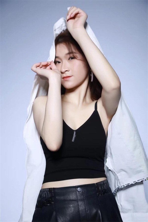 艺名夏默 模特个人简介|艺名|模特|短剧_新浪新闻
