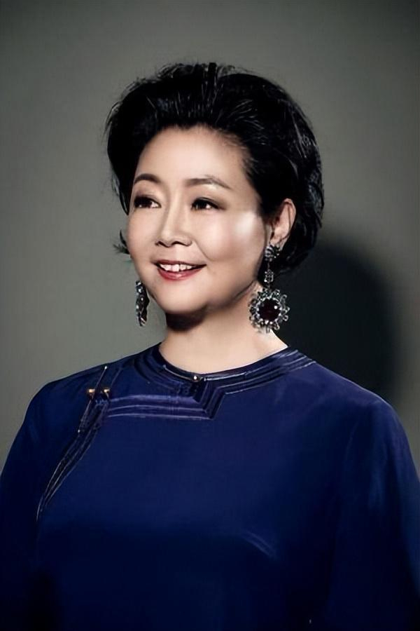 萨日娜谈《人世间》拍摄:瘫痪在床的坚持与温暖