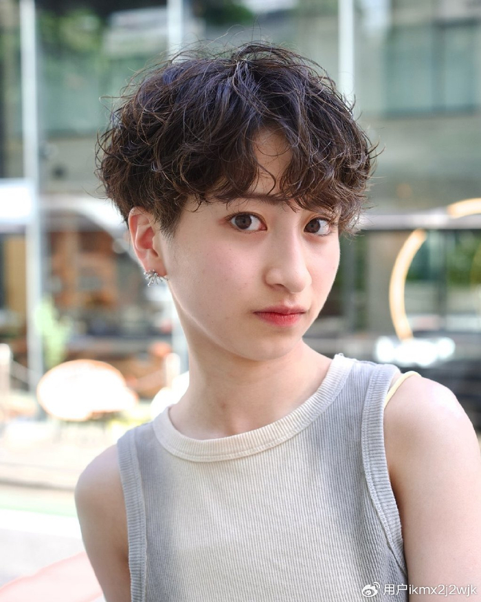 短发纹理烫:中年女性的时尚焕新之选|短发|发型|时尚_新浪新闻