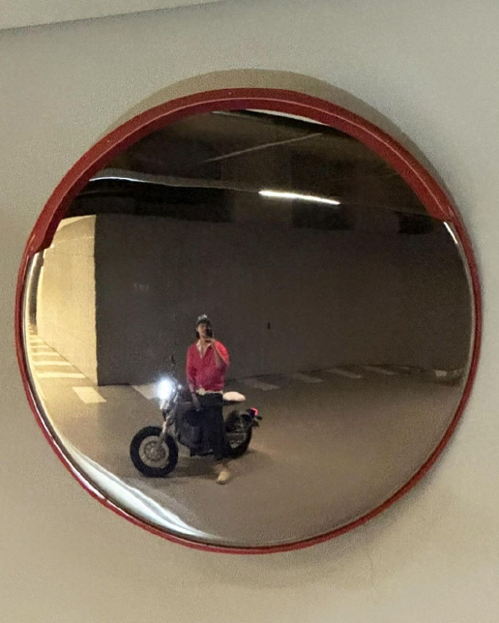 权志龙gdragon骑价值400万韩元的电动车玩得开心享受休闲