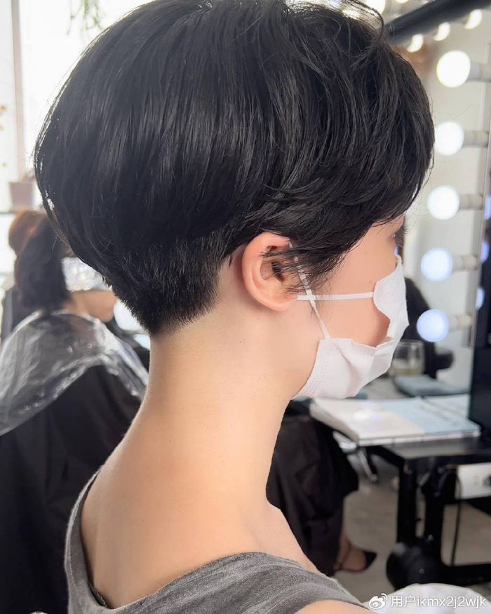 当下最火女发来了,两侧掏空推后脖短发,喜欢别错过