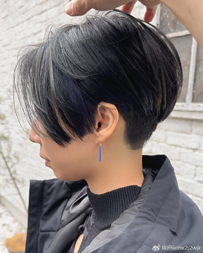 当下最火女发来了,两侧掏空推后脖短发,喜欢别错过|发型|短发|理发师