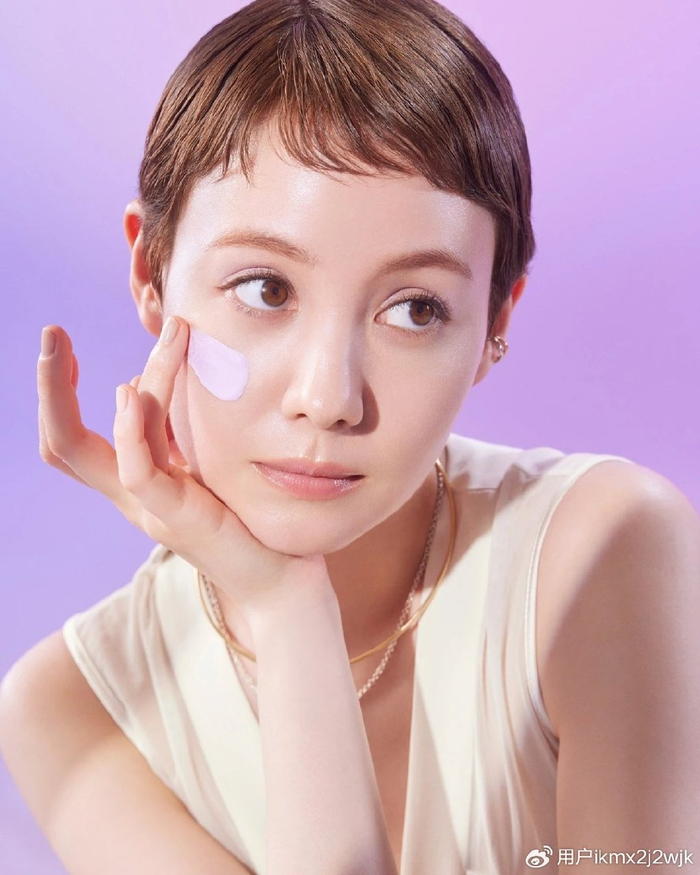 超短露耳短发:高颜值美女的时尚秘诀
