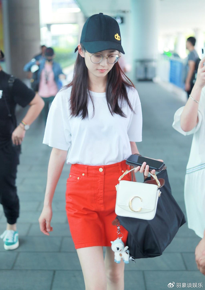 陈钰琪的腿究竟有多白自带丝袜特效甘蔗腿抢镜无敌