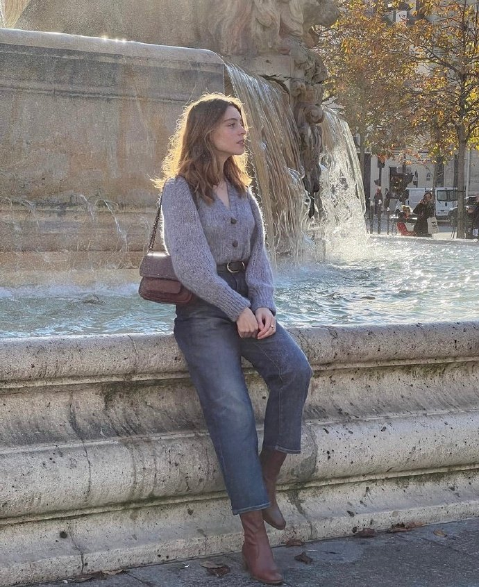 法国时尚博主camille自然简约松弛穿搭