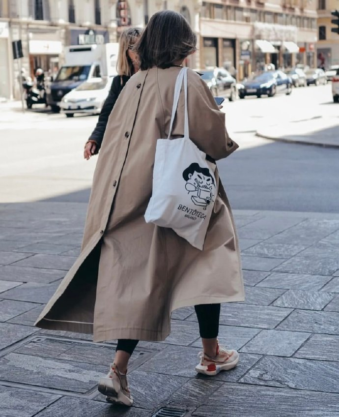 意大利米兰街头路人穿搭街拍