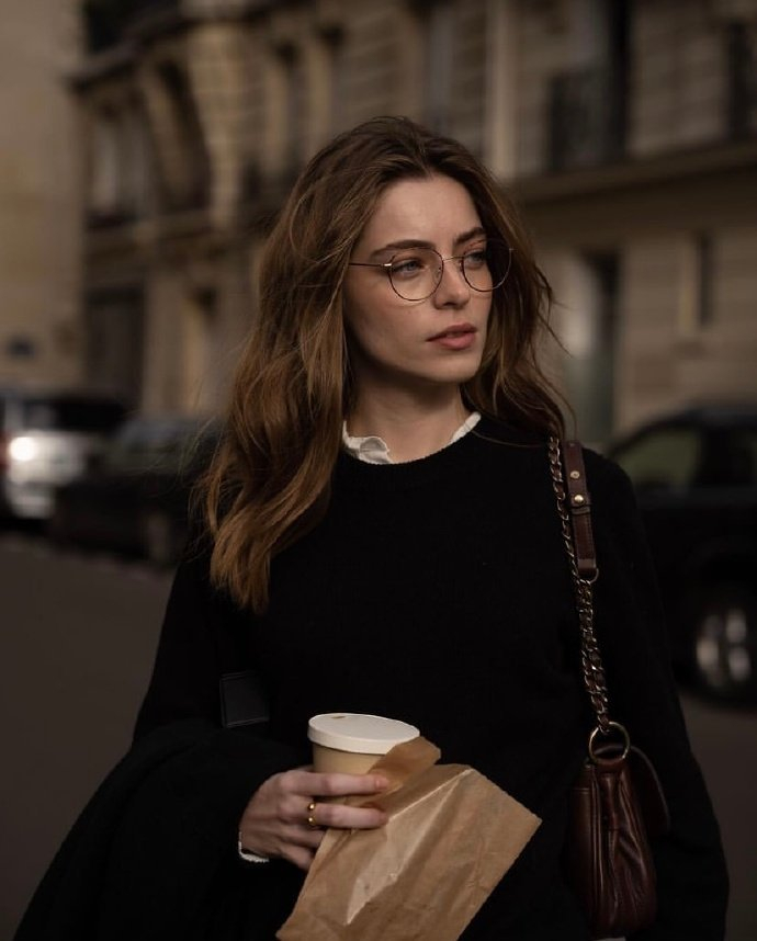 法国时尚博主camille自然简约松弛穿搭