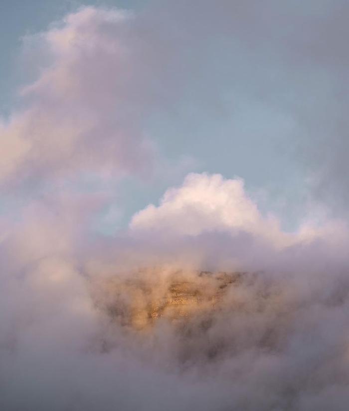 清晨雲霧在法羅的島嶼之間浮游photobyce07cilechabert