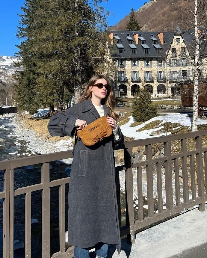 法国时尚博主camille自然简约松弛穿搭