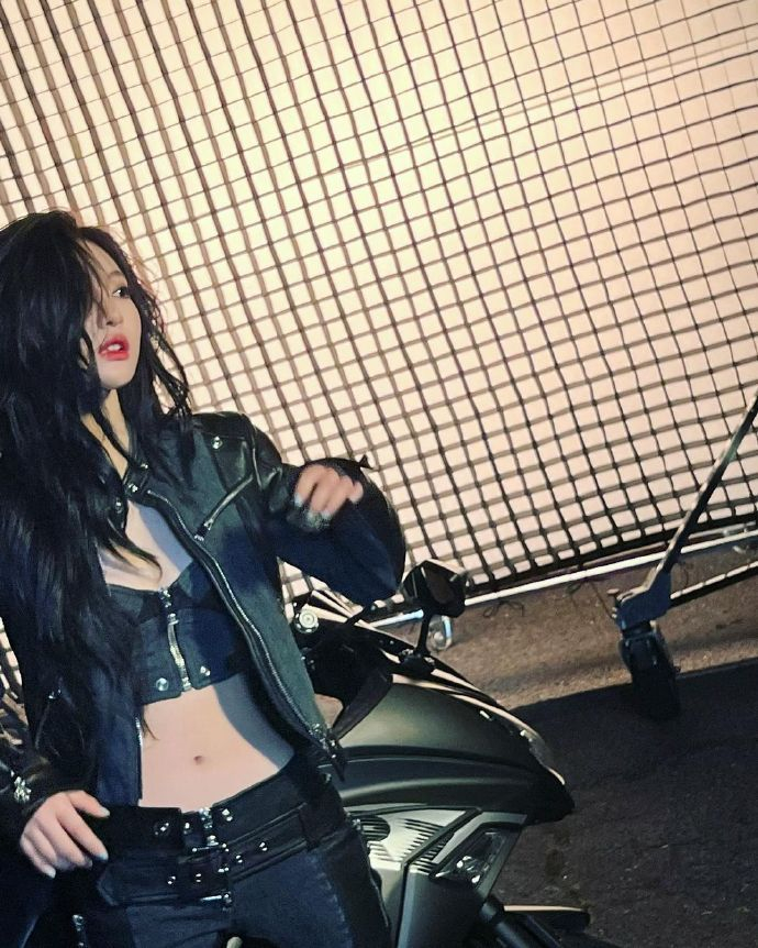 机车辣妹宁艺卓