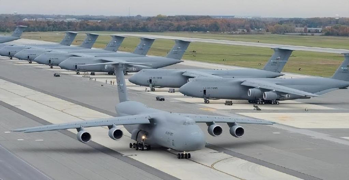 (美军2天内向中东派出了118架次c5和c17战略运输机)总而言之,美军本次