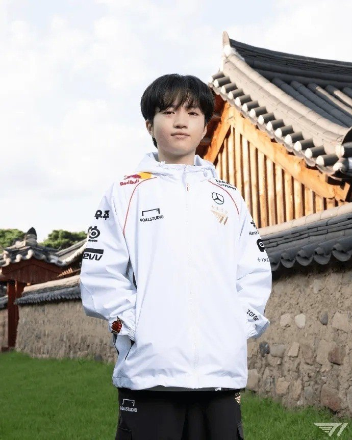 T1电子竞技俱乐部官方分享世界赛队服…__财经头条__新浪财经