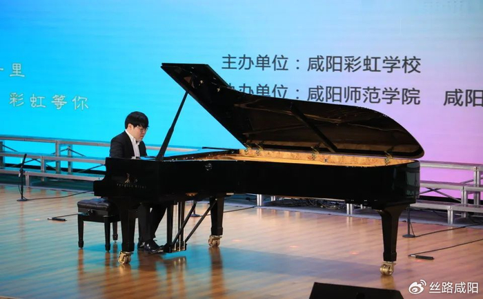 国际著名青年钢琴家咸阳彩虹学校杰出校友吴羽翀钢琴音乐会顺利举行