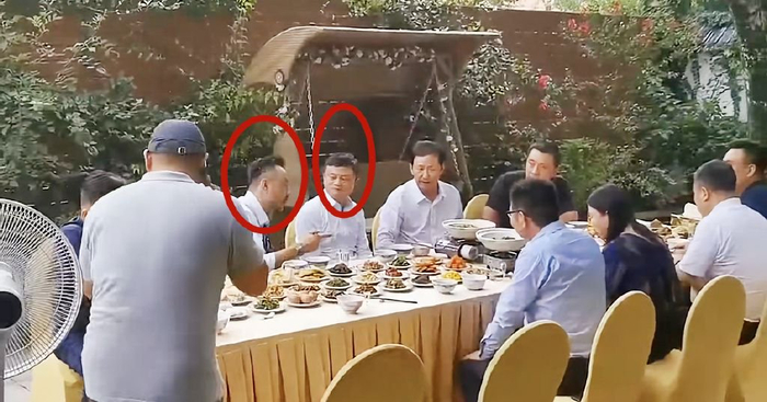 桌上摆着50多个小菜,众人纷纷敬酒|疫情|马云|汪涵_新浪新闻