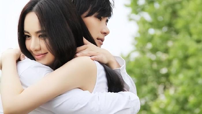 前妻一时糊涂犯错我们离婚，我爱上现在女友，父母劝我为孩子复婚