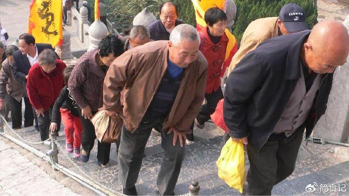 过年上坟时，按照祖宗的规矩，这5种人是不能去的，别犯了禁忌