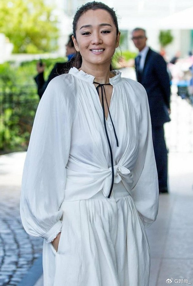跟55岁巩俐一起学穿搭,教你什么叫,越成熟越优雅