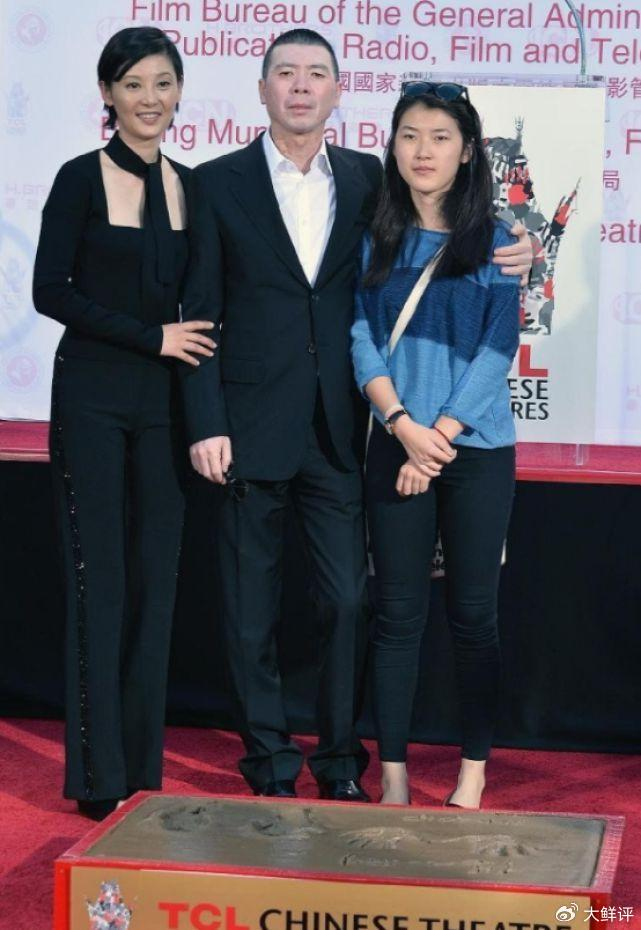 冯小刚女儿晒国外留学照,下着大雪校园漫步,校园环境简陋像农村|徐朵