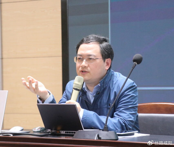 优秀校友回访母校共话成长与发展咸阳彩虹中学