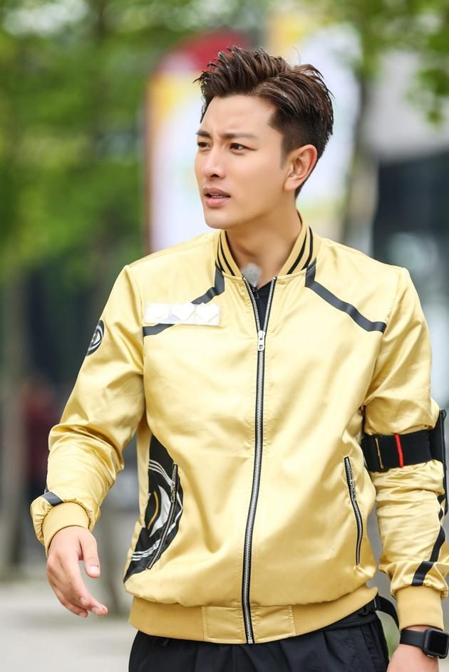 38岁贾乃亮确诊新冠!高烧39.5度仍直播带货,自称差点死掉太夸张