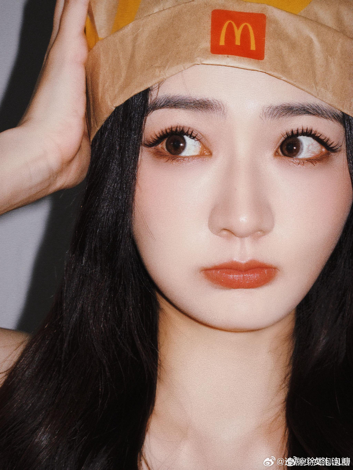 徐璐今日份怼脸自拍来了,大眼睛怼脸太美了……|徐璐|太美|大眼睛