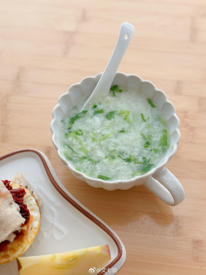 早饭03 青菜粥/鸡蛋恰巴塔/苹果__财经头条