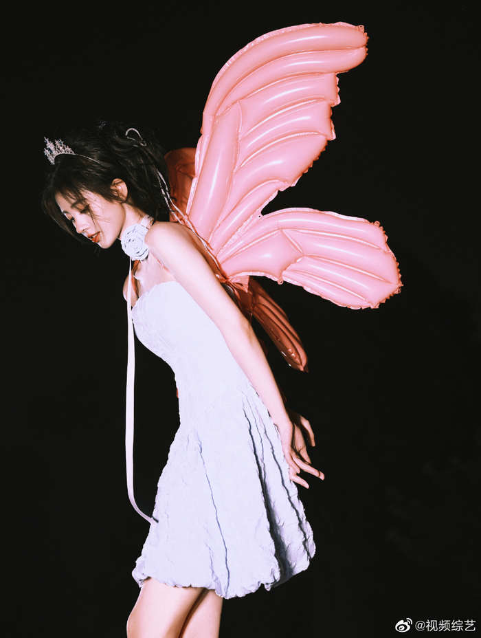 鞠婧祎0618生日大片来咯