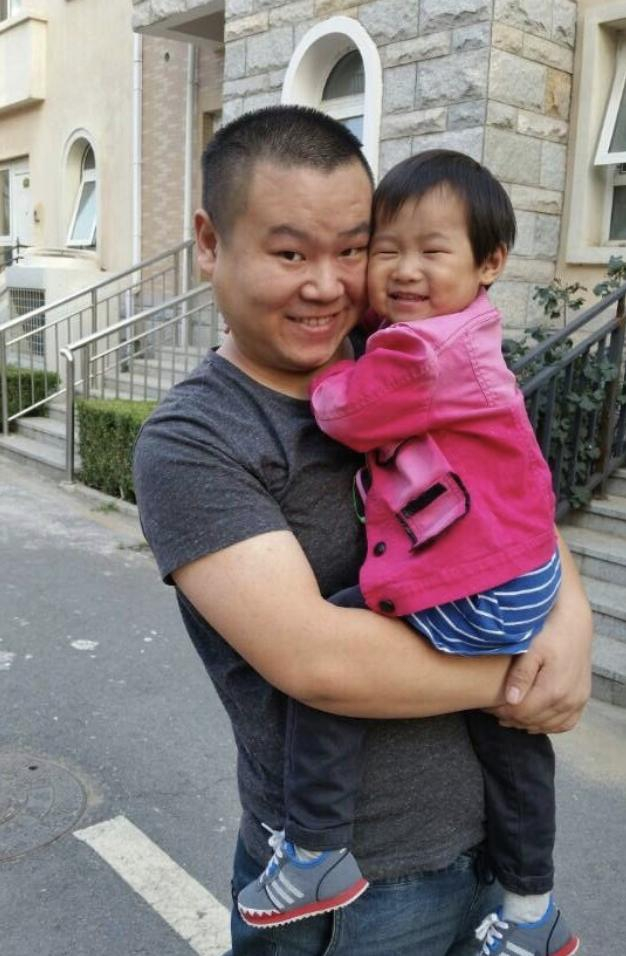 岳云鹏9岁女儿越长越漂亮,爱妻从手术中恢复,一家四口羡煞旁人