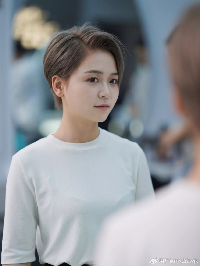 女发别乱剪,最值得尝试还是层次短发,动感还时尚