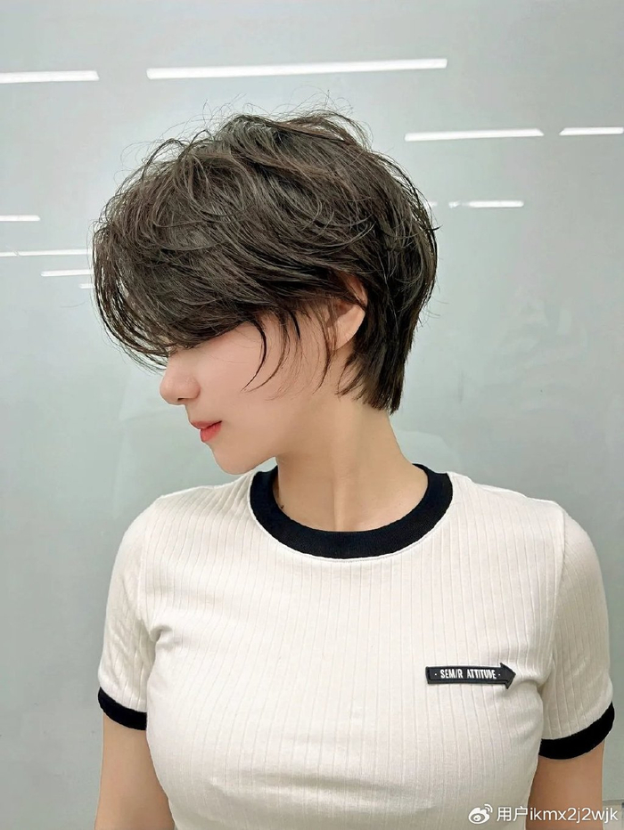 女发别乱剪,最值得尝试还是层次短发,动感还时尚