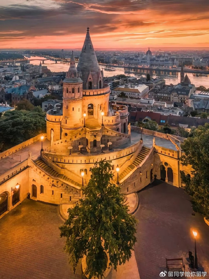 写一个只有500 km05的城市,隐藏着怎样的风景|匈牙利|布达佩斯|季节