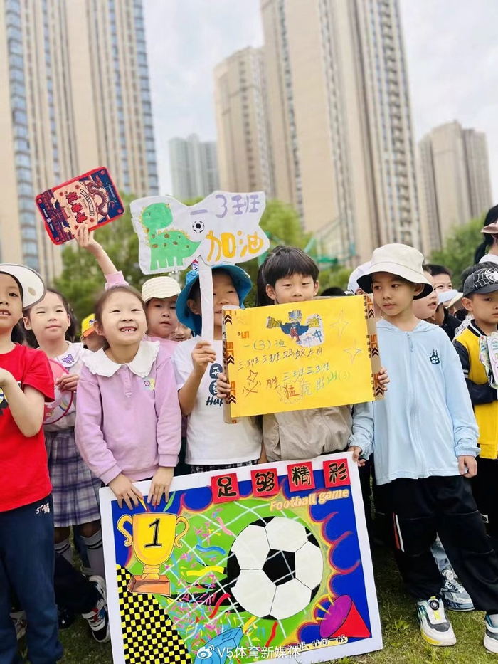 绿茵战火已燃 社区校园联合打响第一枪|足球|社区|代表队_新浪新闻