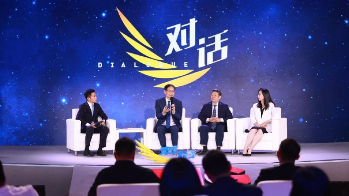 央视寿命最长的访谈节目主持人调整,"财经一哥"陈伟鸿罕见缺席