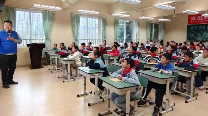 法治校园行青羊区持续开展送法进校园普法宣传活动