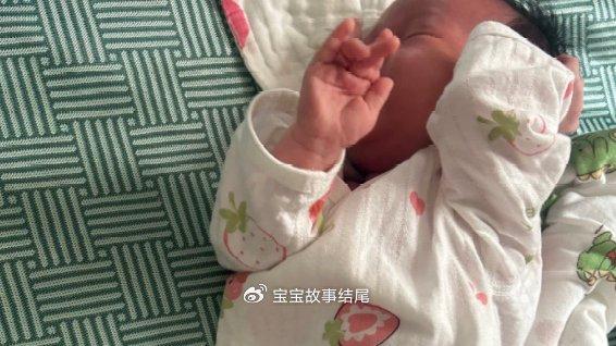 奶奶假带娃，险些让宝宝夭折，让人毛骨悚然