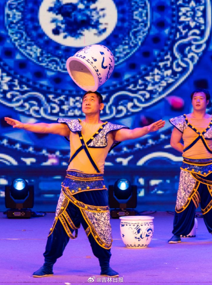 伪满皇宫博物院过年不打烊别开生面的杂技表演陪您过大年