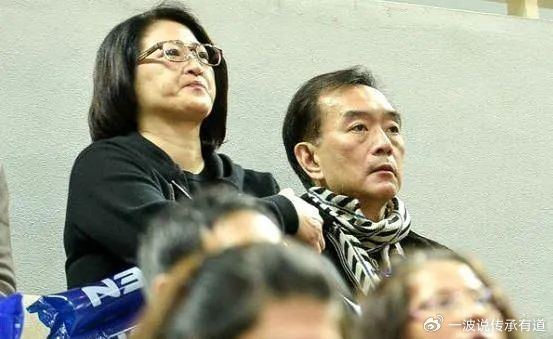 “造车女皇”五年前妻承夫志，家庭主妇变女掌门，撑起千亿集团__财经头条__新浪财经