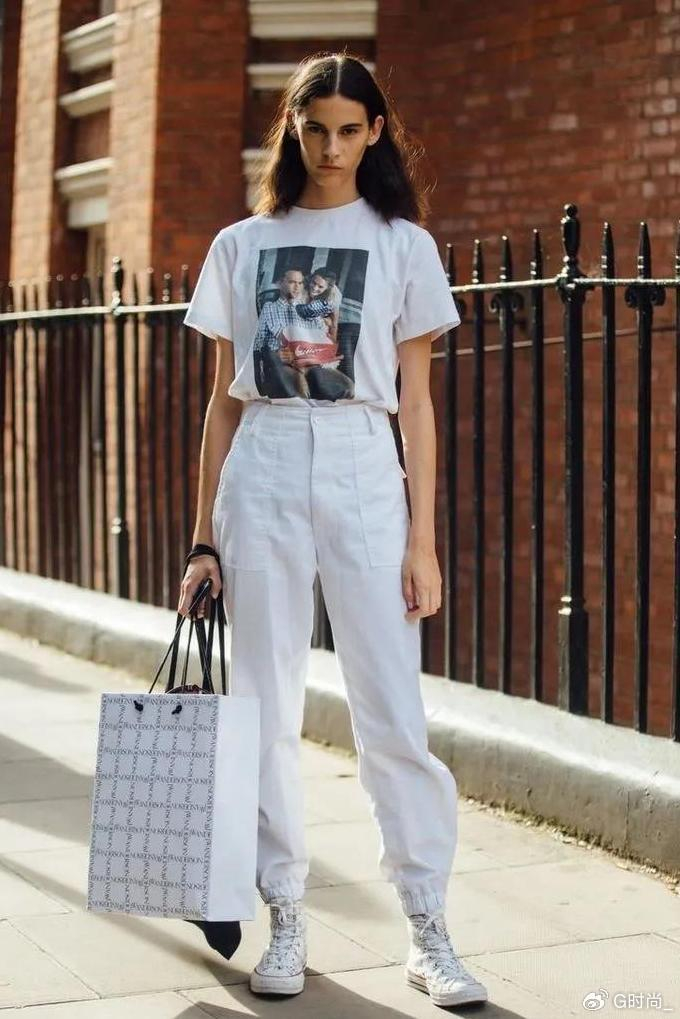 知道吗?越基础越难穿,最全的夏天t恤穿搭攻略,快来收走