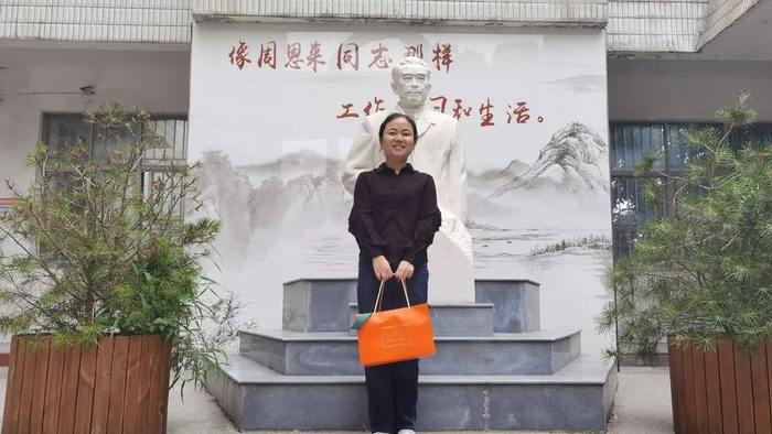 文通中学工会组织开展2024年教职工子女中,高考慰问活动