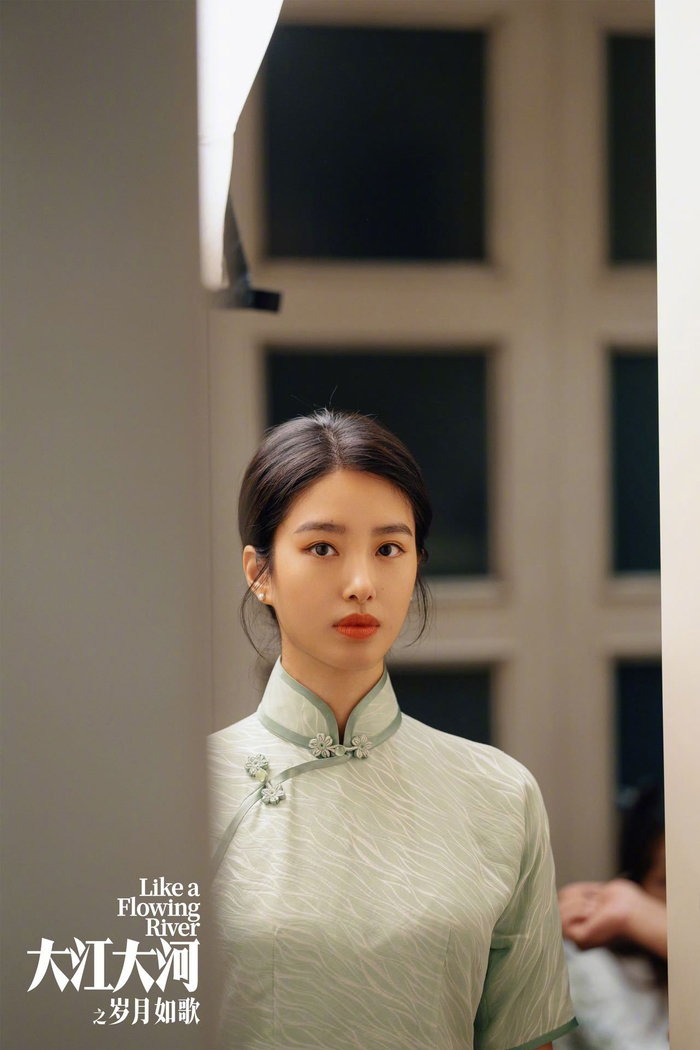 杨采钰杨采钰ora穿上翠绿的旗袍