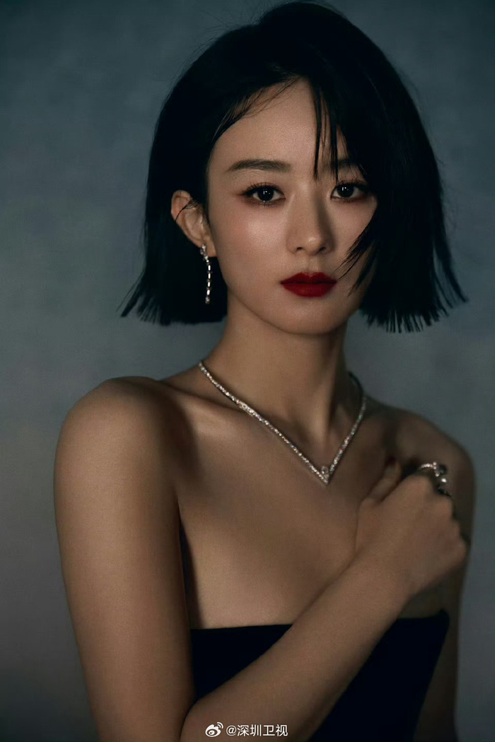 赵丽颖 星光大赏后发图,手握权杖,眼神霸气!