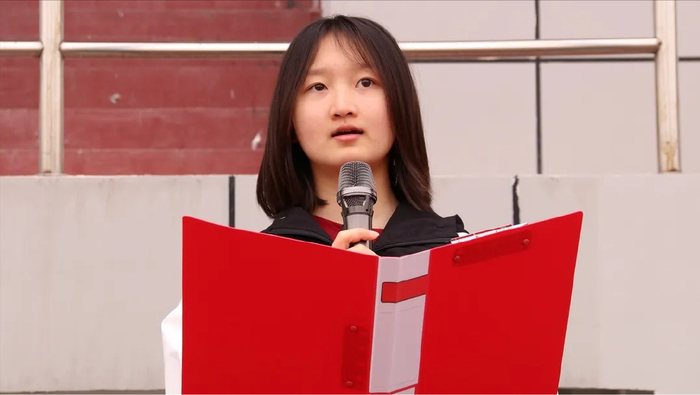 阜南一中举行"健康运动促成长,拼搏人生铸辉煌"主题升旗仪式