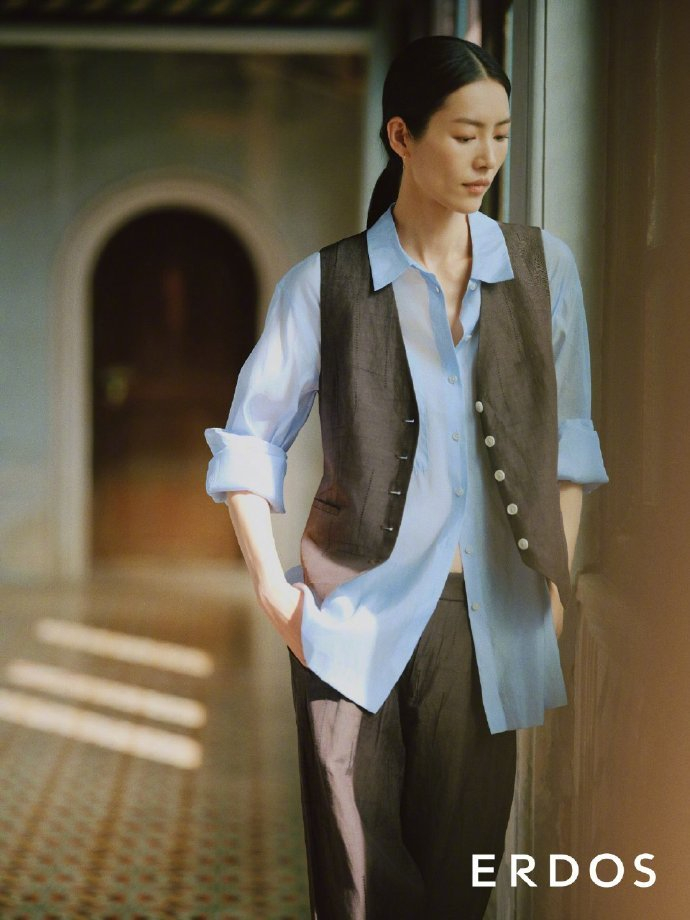 刘雯erdos s/s 2025 ｢back side」春夏广告大片