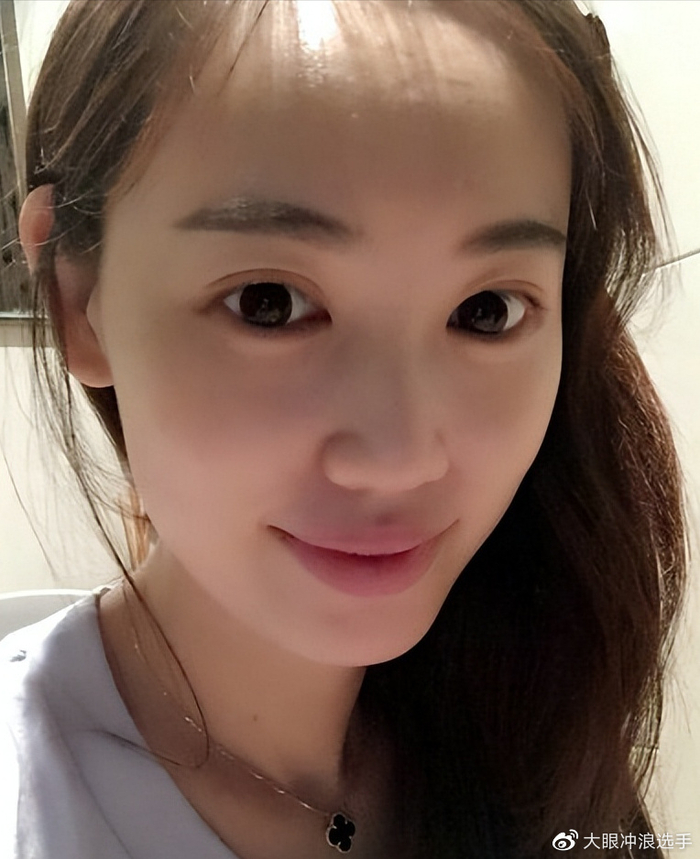 马蓉王宝强"和解""合体"出席女儿毕业典礼,马蓉神情似少女!