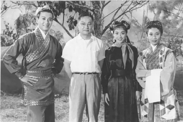 1976年金庸婚内出轨,撕掉离婚书挽留妻子,朱玫痛心:已回不去了